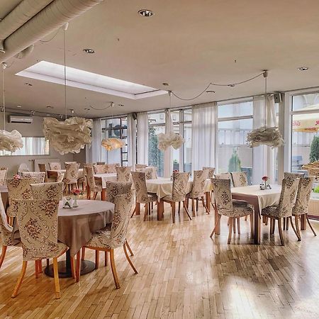 Nb Hotel With Free Parking Riga Exterior foto
