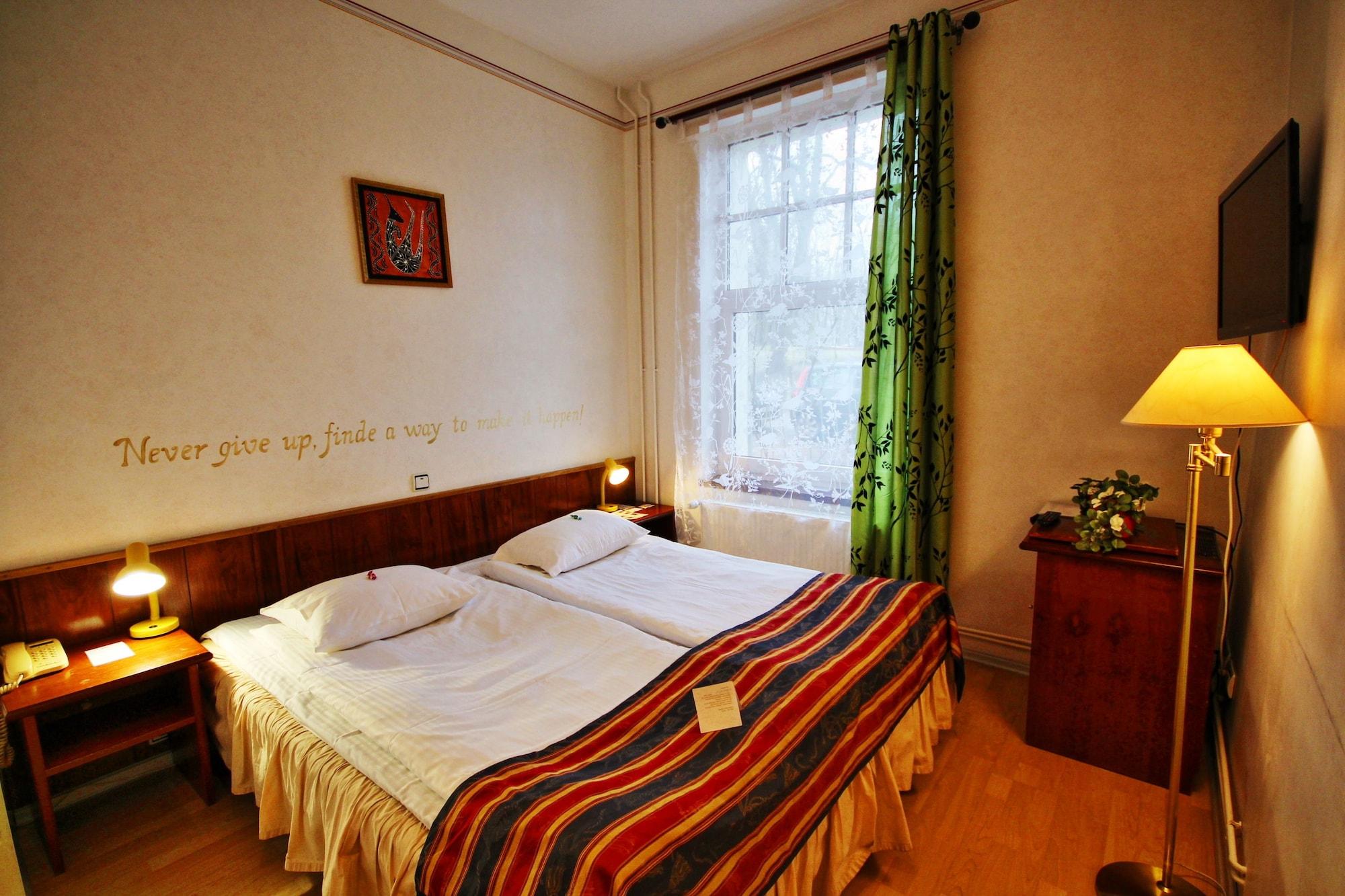 Nb Hotel With Free Parking Riga Exterior foto