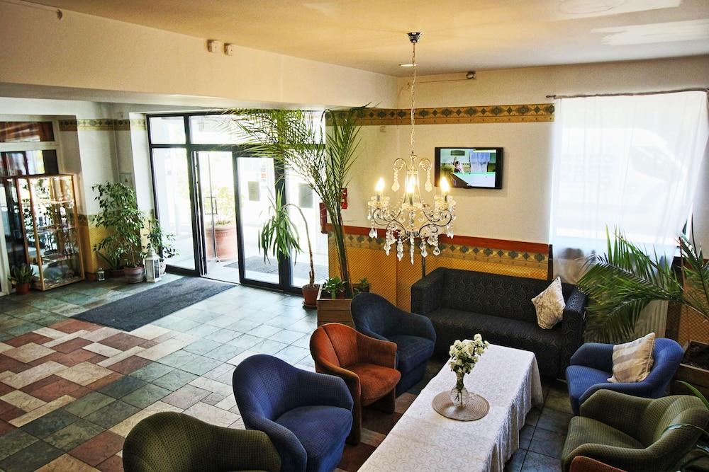 Nb Hotel With Free Parking Riga Exterior foto