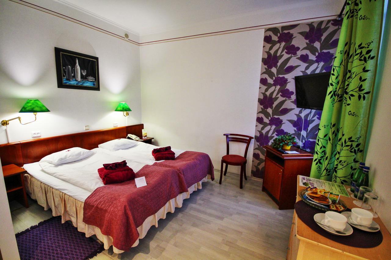 Nb Hotel With Free Parking Riga Exterior foto
