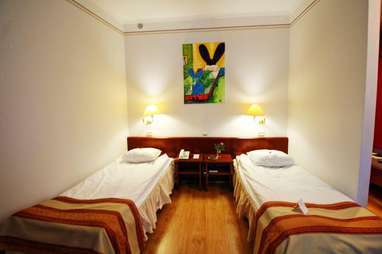 Nb Hotel With Free Parking Riga Exterior foto